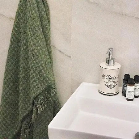 Exquisite 4-bedroom Prestige Apartamento *