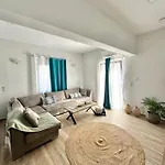 4-bedroom Prestige Rhodes Near Old Town *