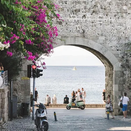 Exquisite 4-bedroom Prestige Rhodes Apartman *