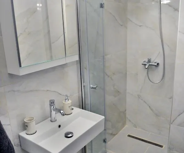 4-Bedroom Prestige Apartment Rhodes Near Old Town *