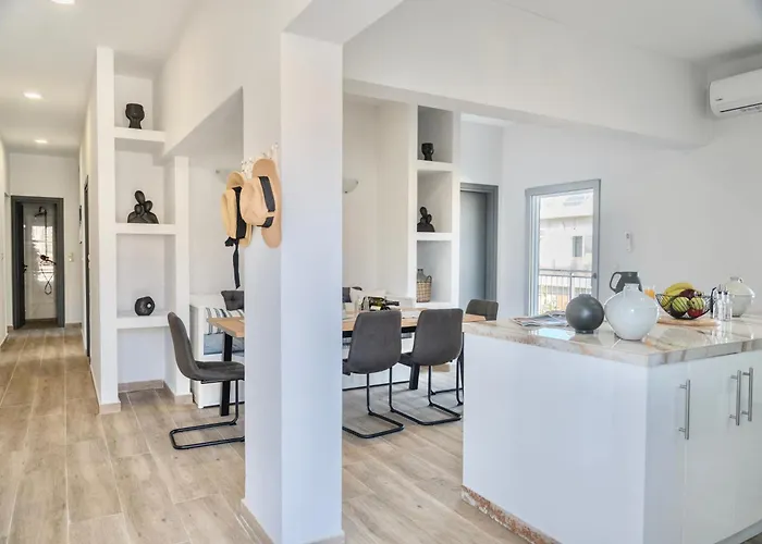 4-Bedroom Prestige Apartment Rhodes Near Old Town Apartament *