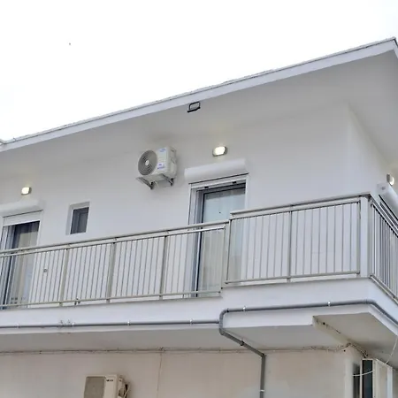 4-Bedroom Prestige Apartment Rhodes Near Old Town