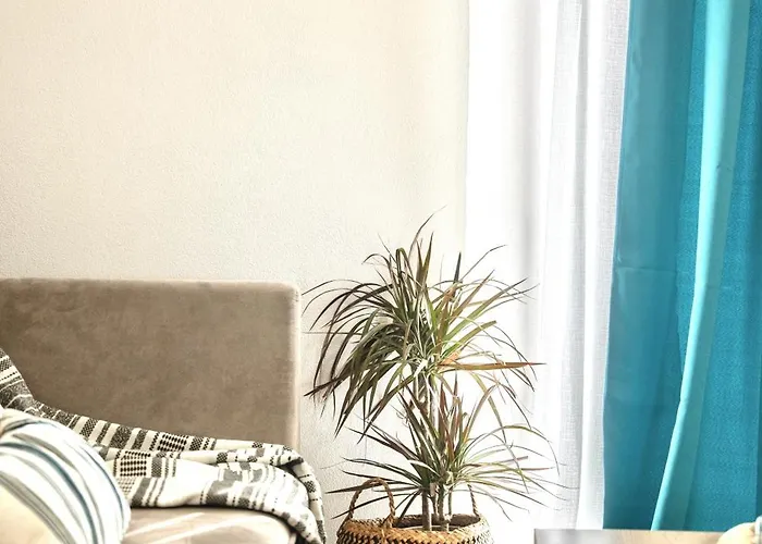 4-Bedroom Prestige Apartment Rhodes Near Old Town *