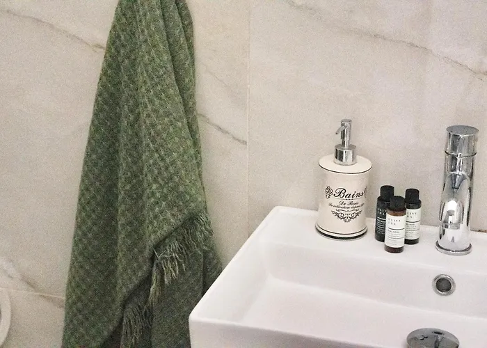 Exquisite 4-bedroom Prestige Rhodes 公寓 *