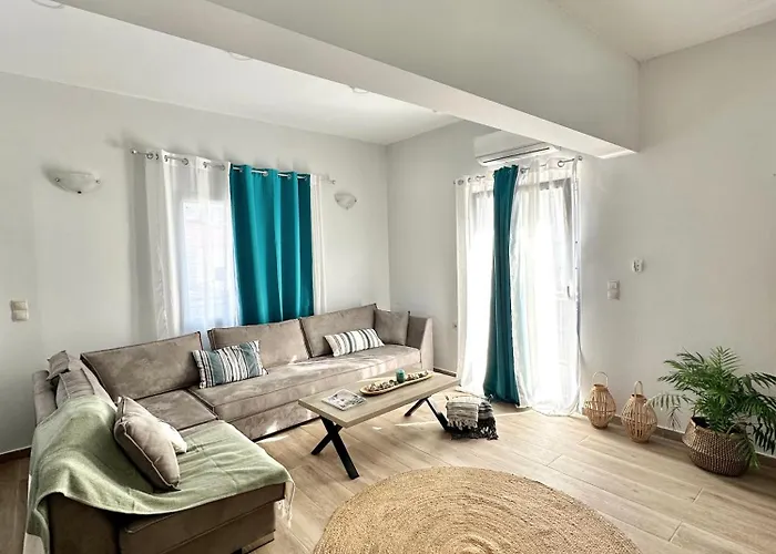 4-Bedroom Prestige Apartment Rhodes Near Old Town *