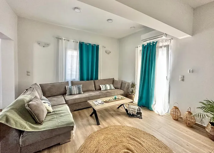 4-Bedroom Prestige Apartment Rhodes Near Old Town Lägenhet